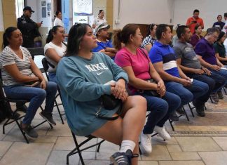 Entregan apoyos a comerciantes y locatarios de Calle Guerrero