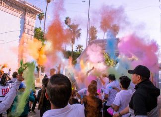 Corren en Carrera Holi por el Día de la Familia
