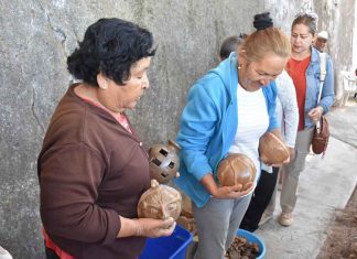 Realizan quema para cocimiento de piezas de alfarería