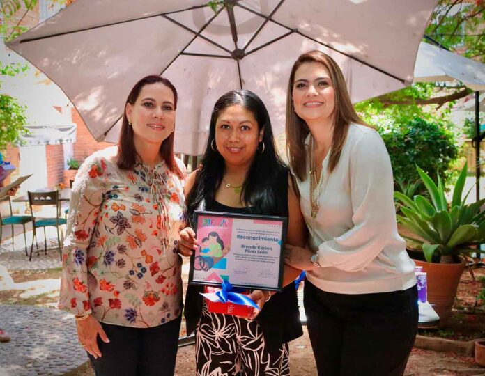 Celebran y reconocen esfuerzo de madres de hijos con discapacidad