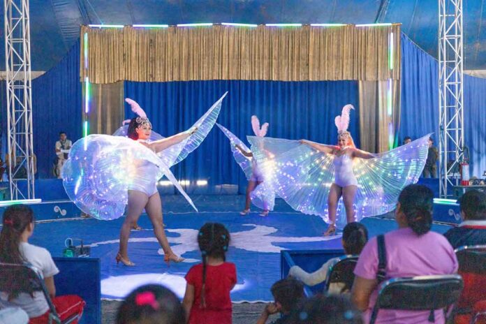 visitan la Feria de la Gente 2025