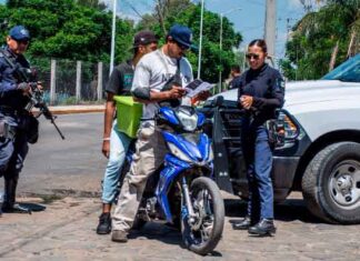 Filtros operativos informativos para motociclistas en distintas comunidades de Abasolo