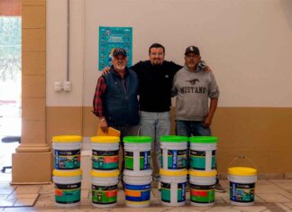 Presidente Municipal entrega pintura para el mantenimiento de templos en comunidades de Abasolo