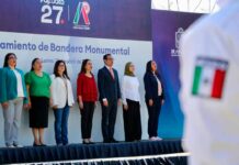 PROMUEVEN VALORES CÍVICOS E IDENTIDAD EN IZAMIENTO DE BANDERA MONUMENTAL