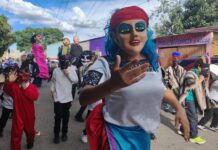 Identidad y color inundan las calles de Huanímaro en el tradicional desfile de las Fiestas de San Juan y de la Cueva