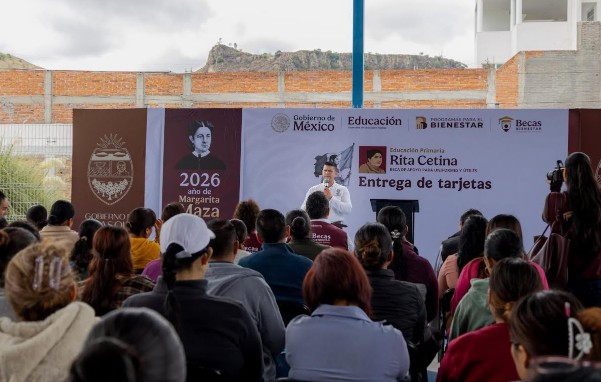 Entrega de tarjetas de la Beca Rita