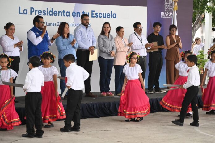 Presidenta en tu Escuela e Inauguracion del Mural (7)