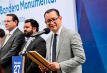 REFUERZAN IDENTIDAD NACIONAL Y VALORES CÍVICOS CON IZAMIENTO DE BANDERA MONUMENTAL