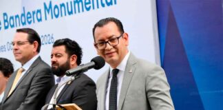 REFUERZAN IDENTIDAD NACIONAL Y VALORES CÍVICOS CON IZAMIENTO DE BANDERA MONUMENTAL