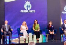 Entregan reconocimientos a la trayectoria de 30 a 50 años de Personal Docente, de Apoyo y Asistencia a la Educación